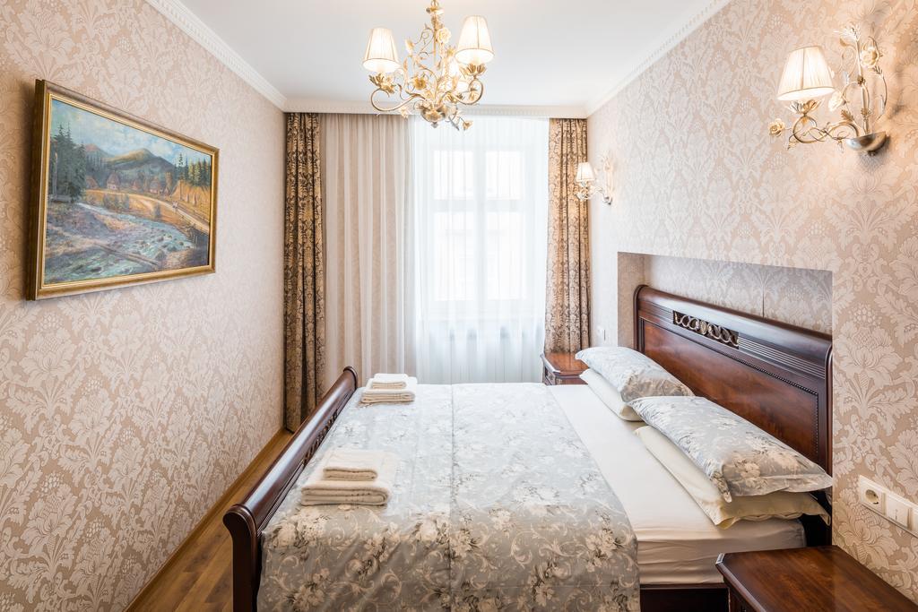 Asao-Apartments Walking Center Zone Лвив Стая снимка