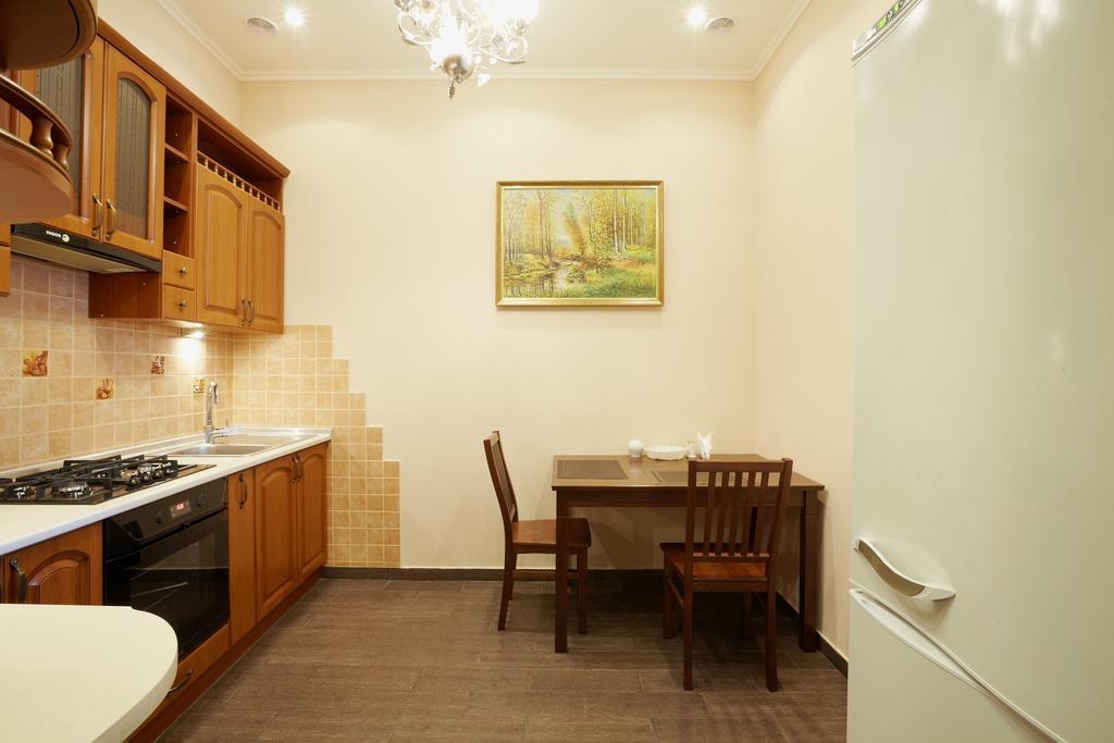 Asao-Apartments Walking Center Zone Лвив Стая снимка