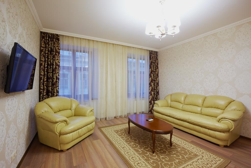 Asao-Apartments Walking Center Zone Лвив Стая снимка