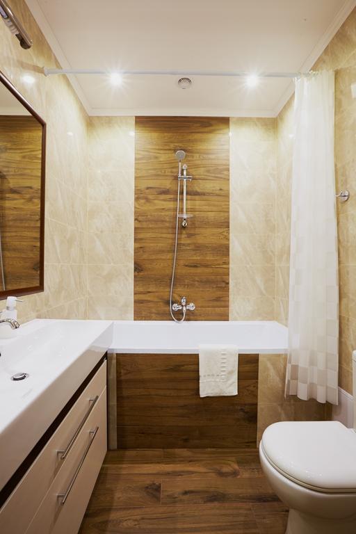 Asao-Apartments Walking Center Zone Лвив Стая снимка