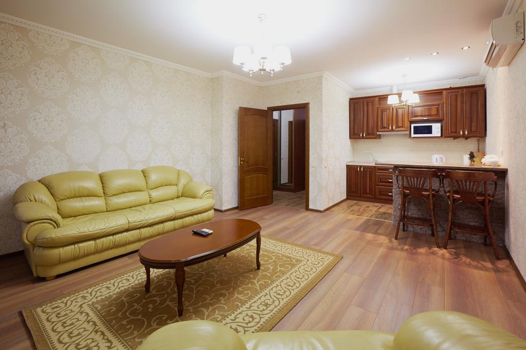 Asao-Apartments Walking Center Zone Лвив Стая снимка