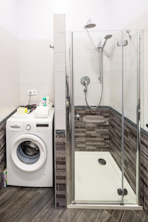 Asao-Apartments Walking Center Zone Лвив Екстериор снимка