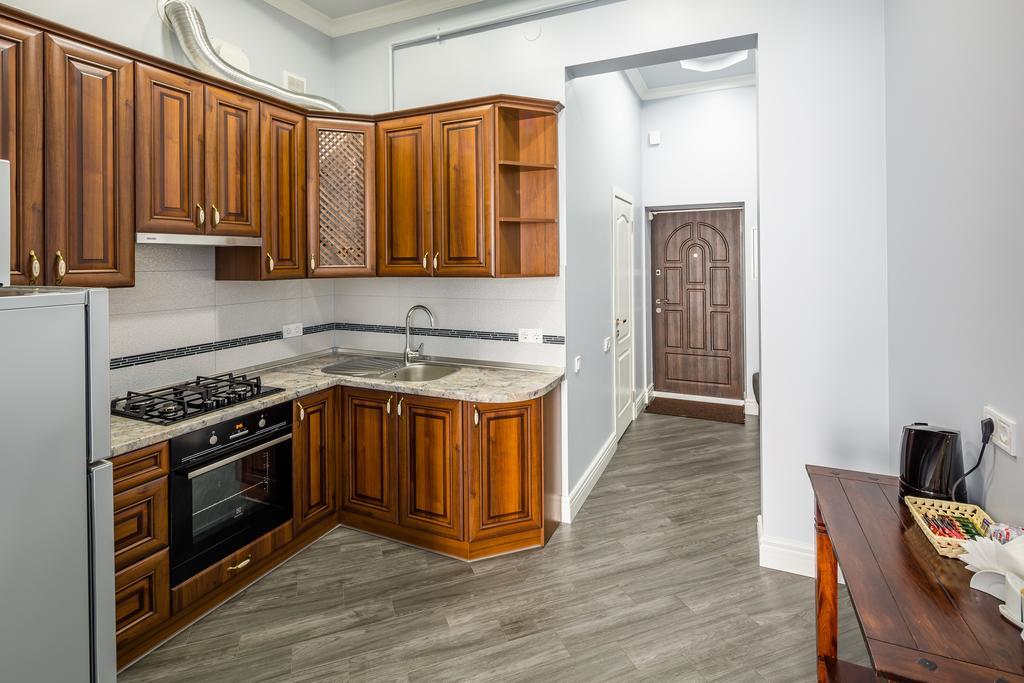 Asao-Apartments Walking Center Zone Лвив Екстериор снимка