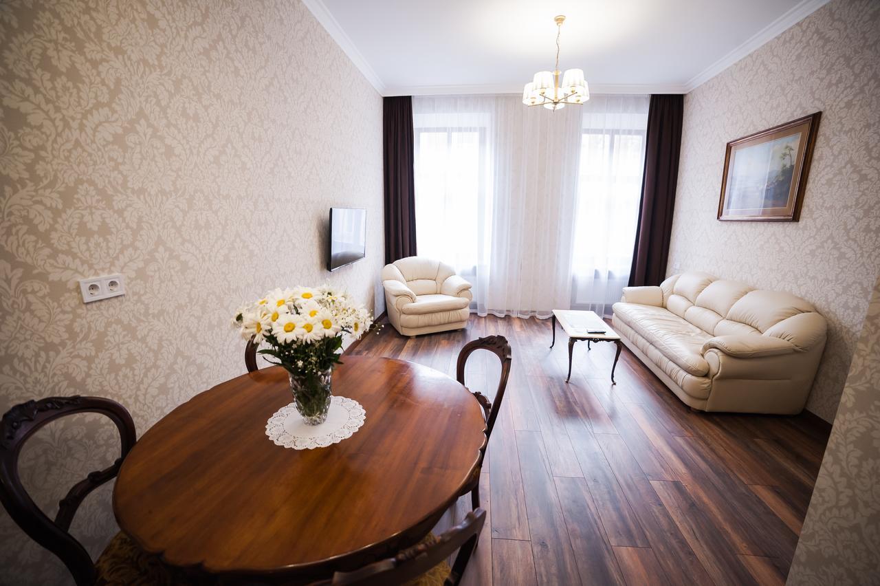 Asao-Apartments Walking Center Zone Лвив Екстериор снимка