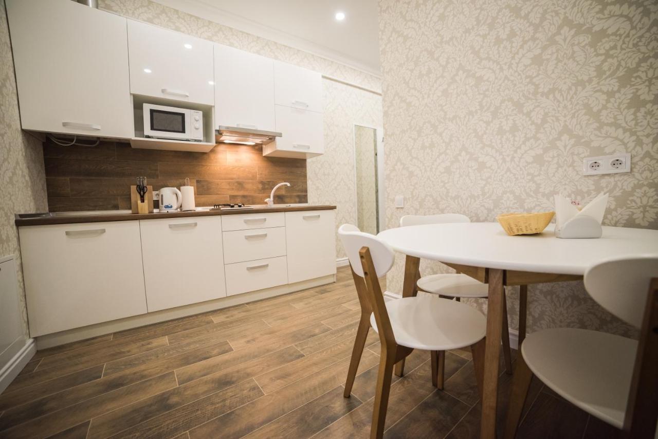Asao-Apartments Walking Center Zone Лвив Екстериор снимка
